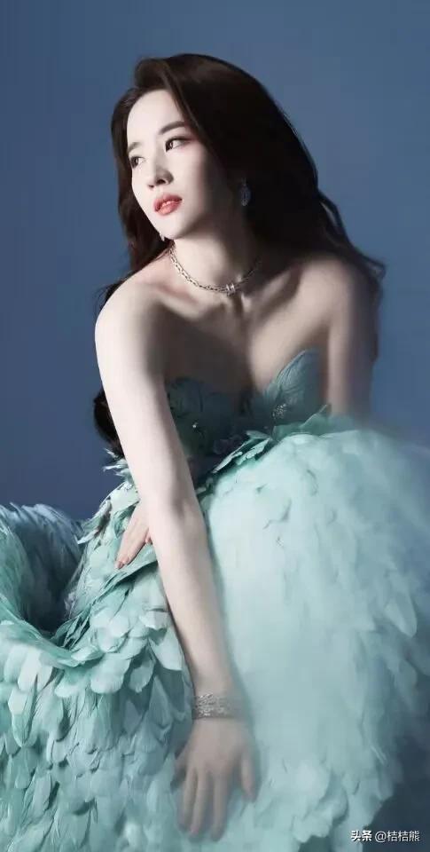 “独步天下！”刘亦菲，美貌与才华并存，成为当之无愧的女王