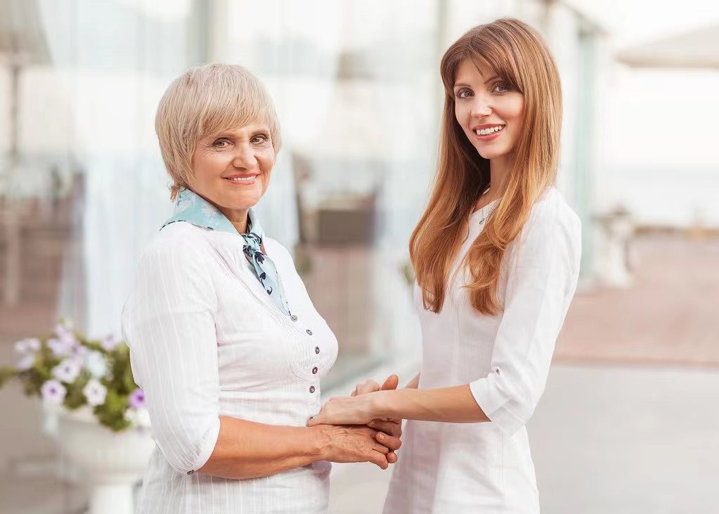 法国老太等中国初恋50年未嫁人,法国姑娘苦等初恋55年