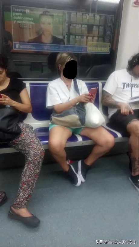 为什么国外女生要在地铁上岔开腿坐？