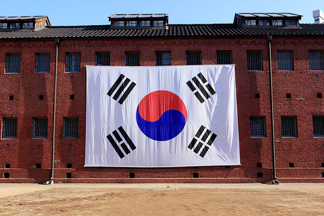 辛格浩：白手起家赚千亿，89岁还让26岁女星服务，95岁迎牢狱之灾