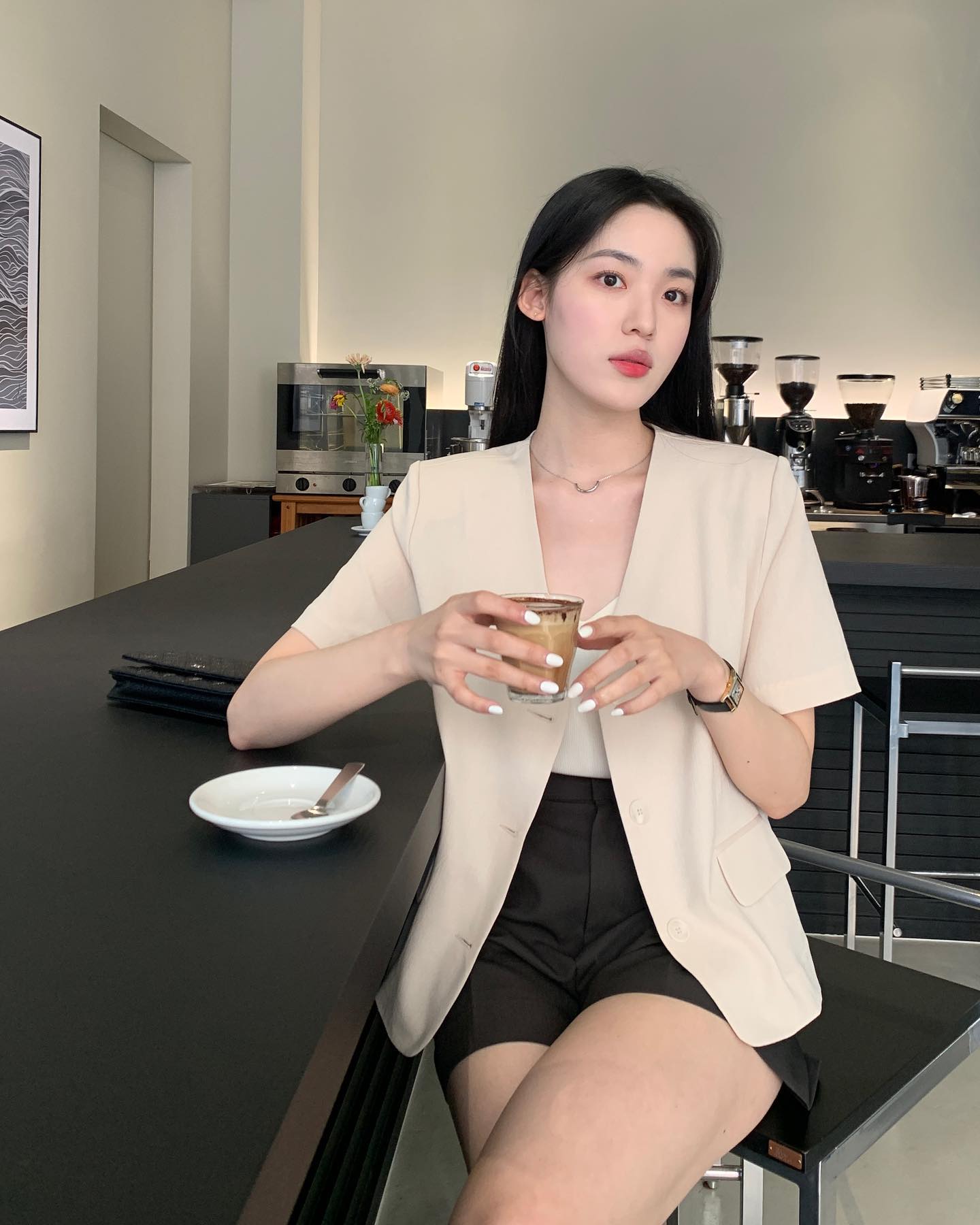 低调大方的韩式穿衣搭配,韩式慵懒风衬衫搭配连衣裙