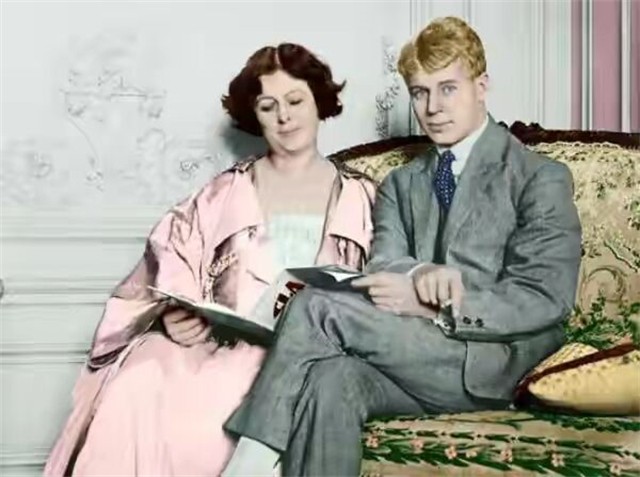 19岁爱上叶赛宁却只被他当情人，10年后，叶赛宁自杀，她坟前殉情