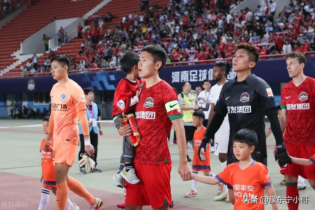 啥情况?难道都是球迷们一厢情愿,河南队这波流量被蹭的太难受了