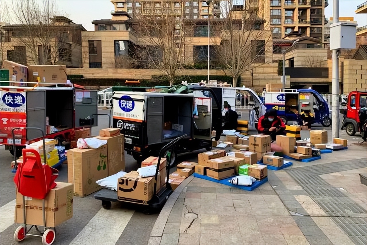 快递小哥涨工资怎么办,快递员待遇为什么比较低