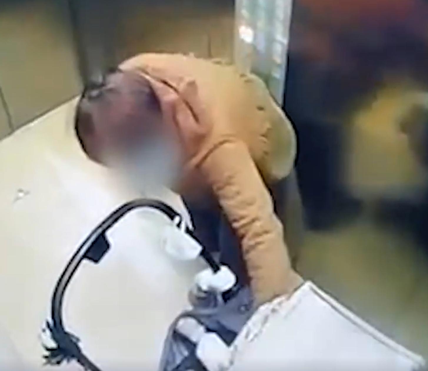 育儿嫂电梯内暴打一岁半宝宝,育儿嫂电梯暴打一岁半宝宝