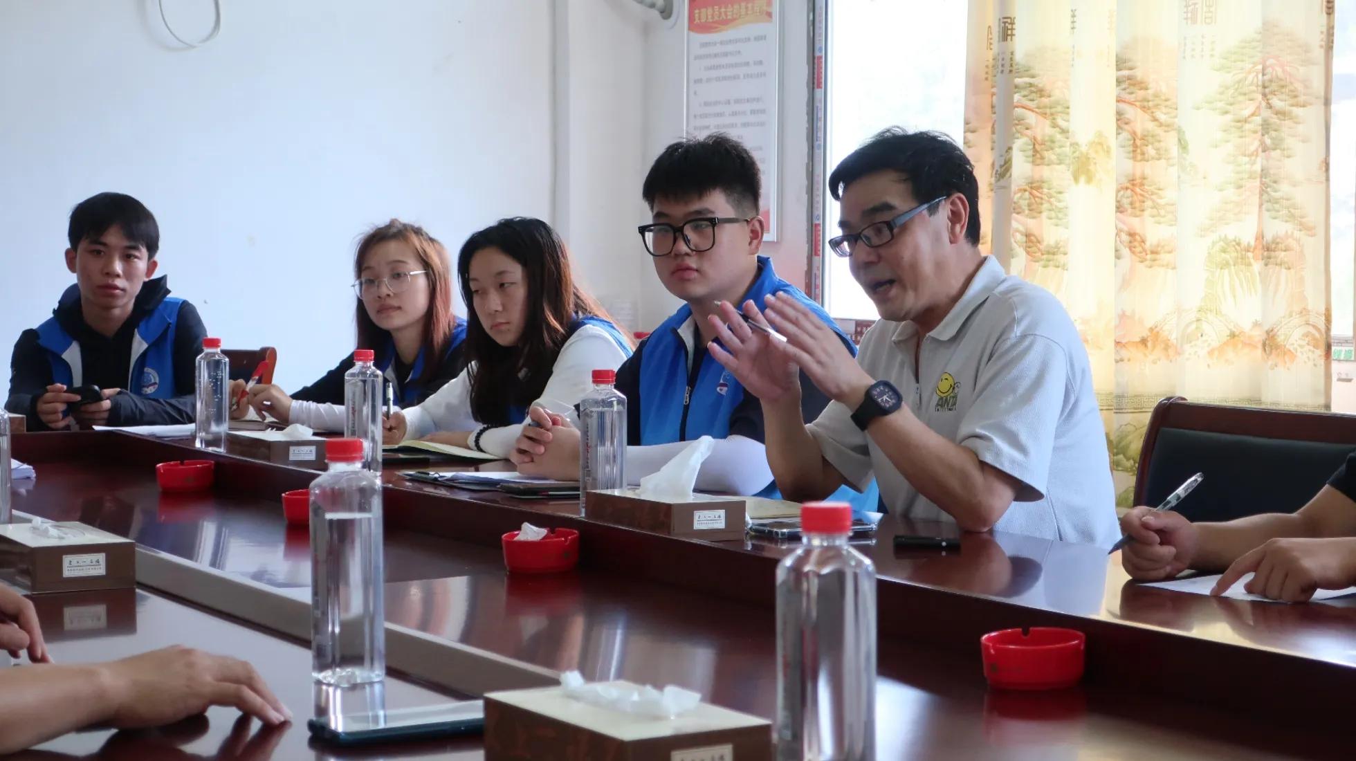 邵院学子走进花田村，探寻乡村教育的发展之路