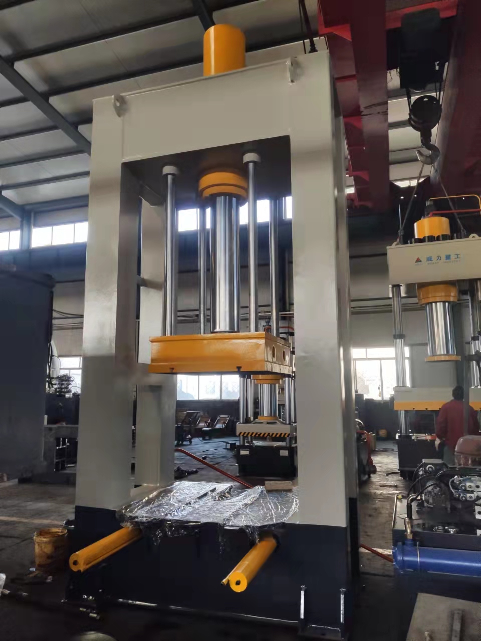 300吨龙门液压机框架,630吨框架式液压机价格多少