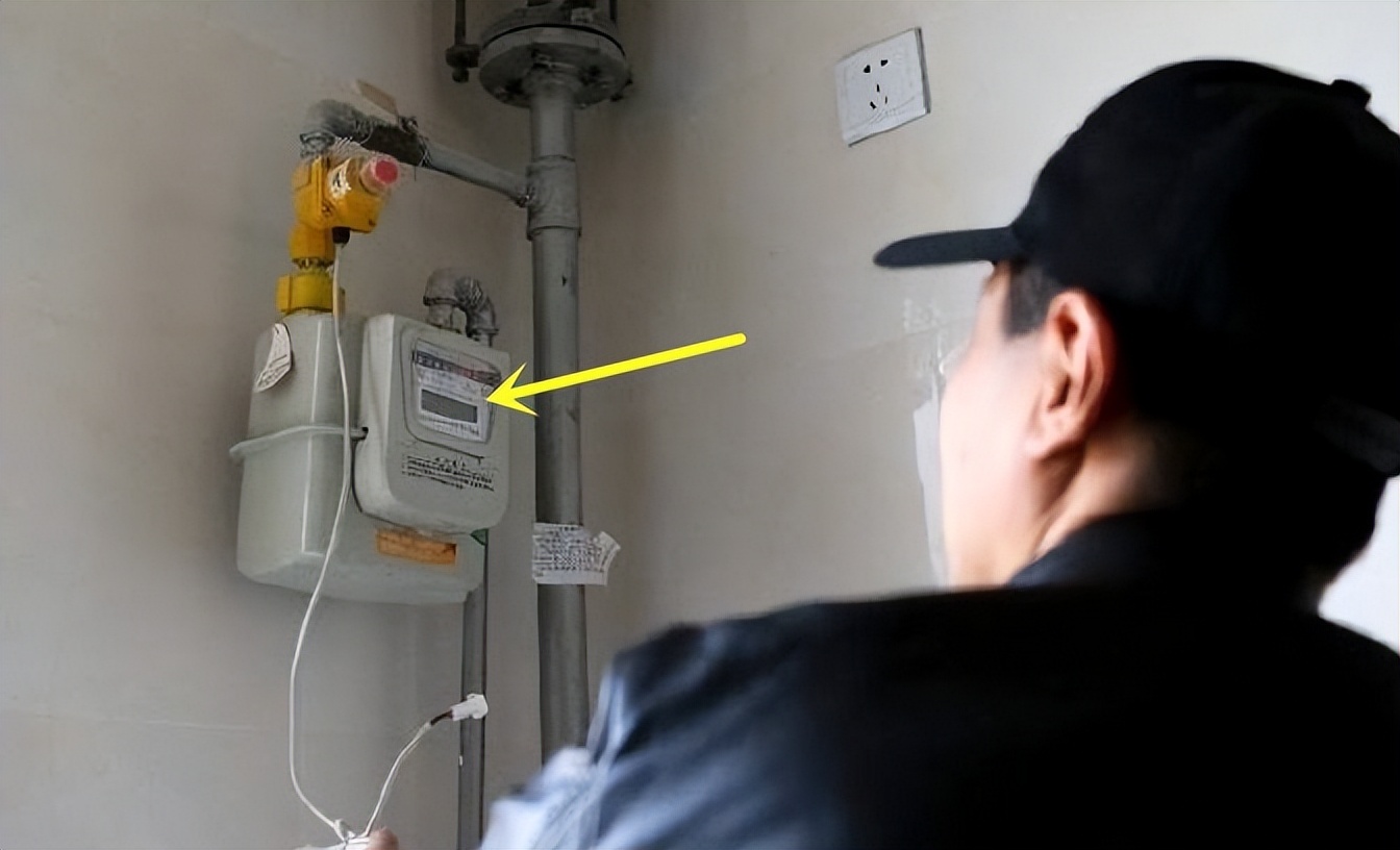 燃气热水器管道外露巧妙装饰,厨房燃气管道外露怎么处理