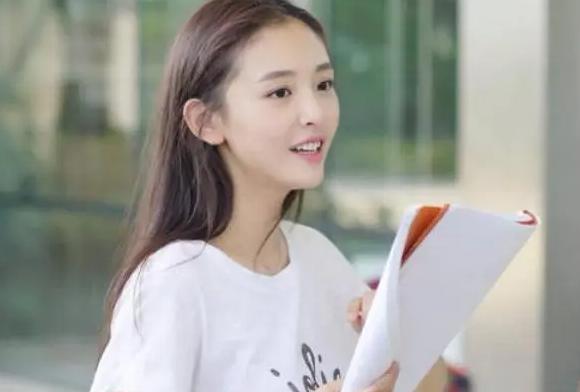 为什么英语老师比其他老师漂亮,为什么英语老师都很有钱