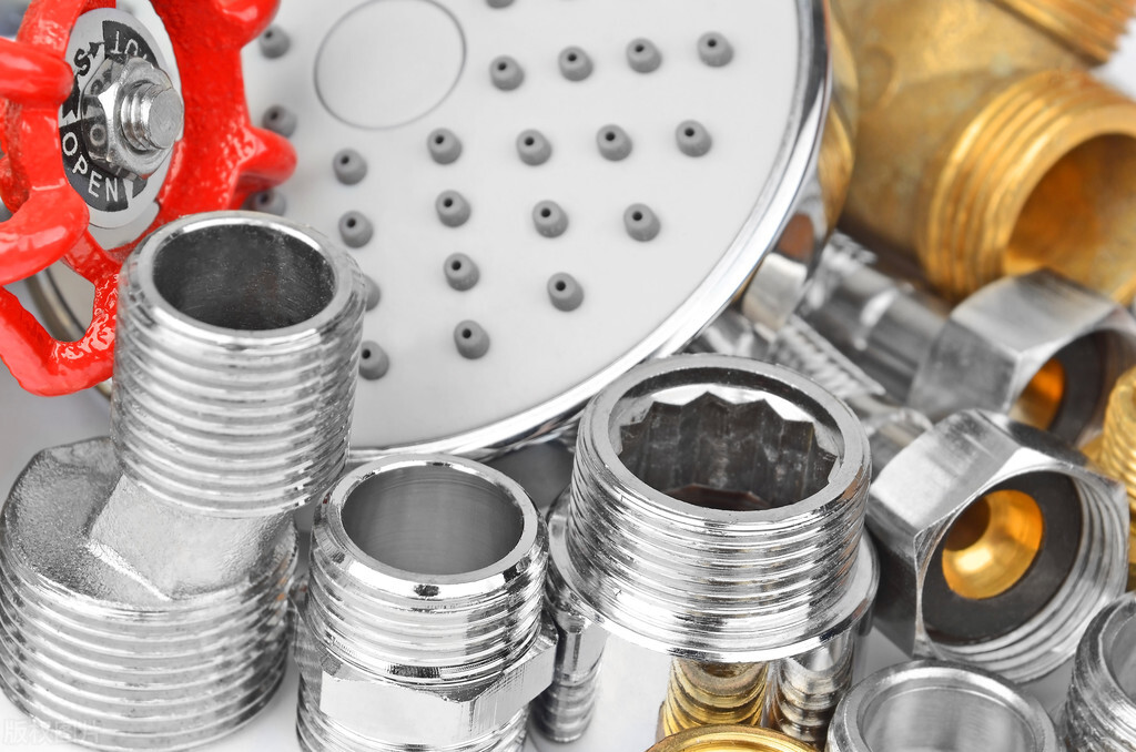 方形花洒喷头侧边裂开漏水怎么办,淋浴喷头漏水的处理方法