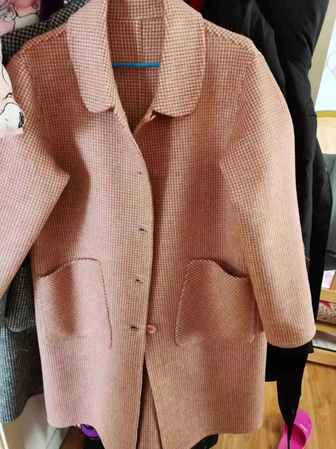 我妈花2800买了件羊毛大衣后，竟然开始自己动手做了……