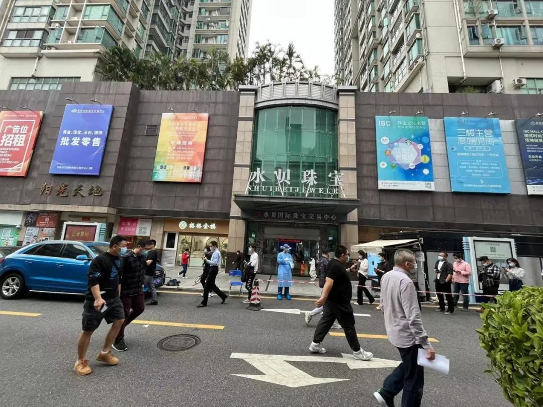 黄金价格大涨，又现购金潮？深圳市民很淡定