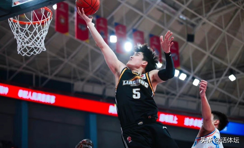 陷球队于危险境地！篮球名记和CBA主帅怒不可遏：这些人没有未来