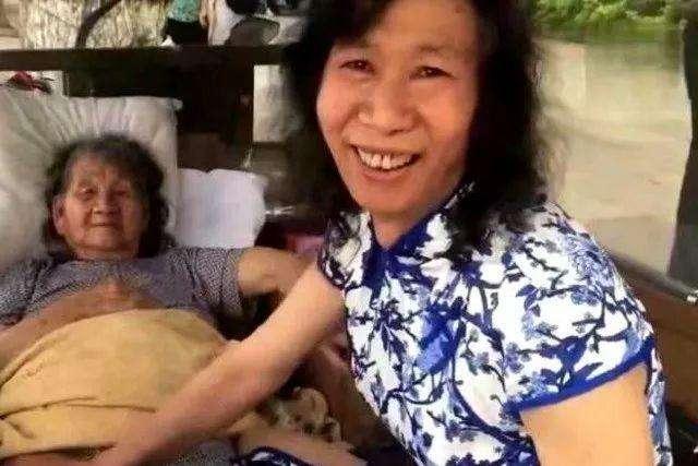 61岁怪大叔扮女人,41岁大叔假扮女子