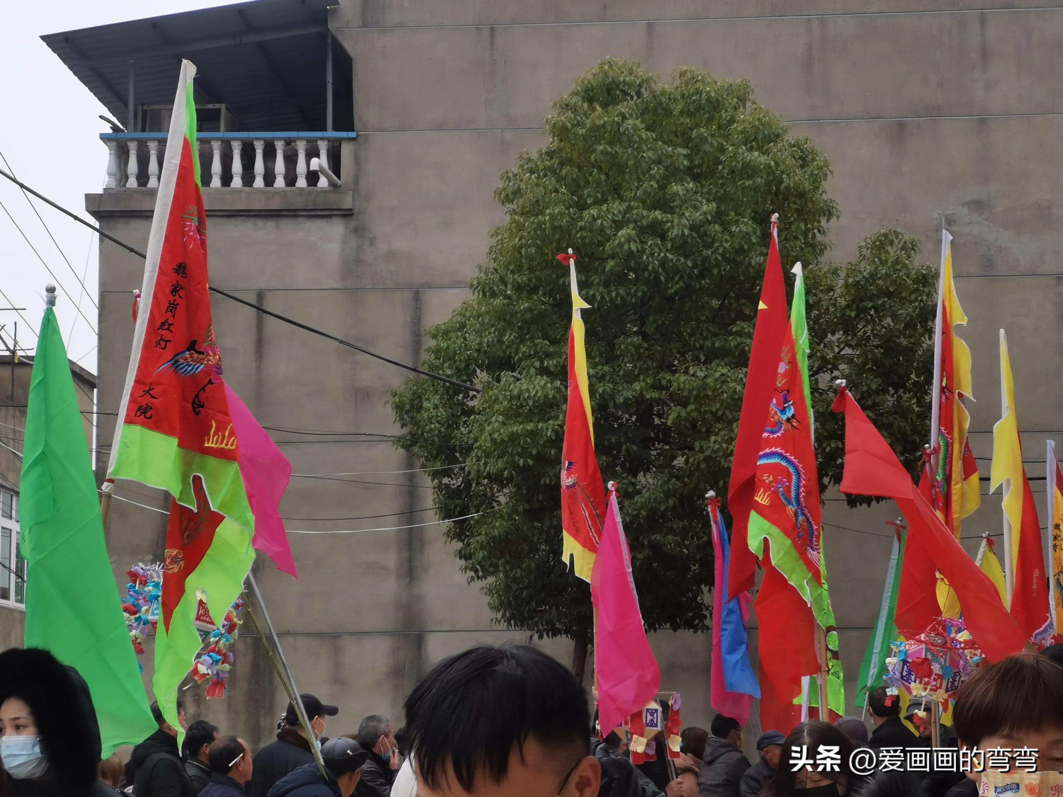 闹元宵玩龙灯,正月十五传统玩龙灯闹元宵