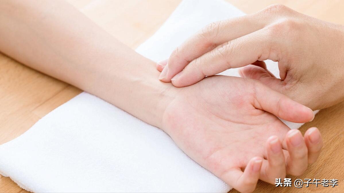 梁医生讲嗓子总有痰痰多吐不完,嗓子老有痰吐不完怎么办