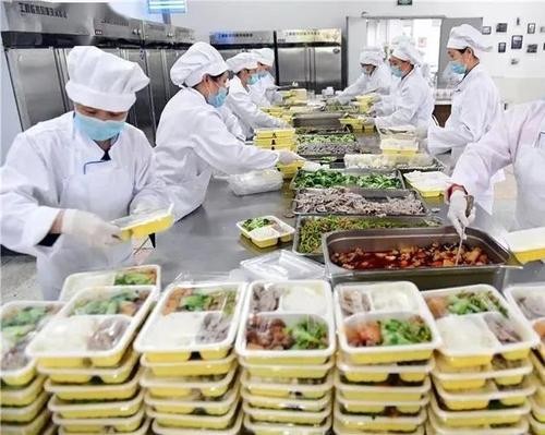 老人捡弃婴考上清华父母认亲,女子捡到弃婴7年父母找到