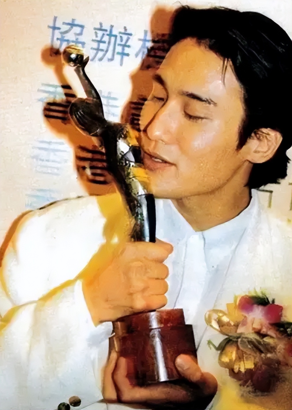 周星驰擦眼泪的细节,解读周星驰的审死官