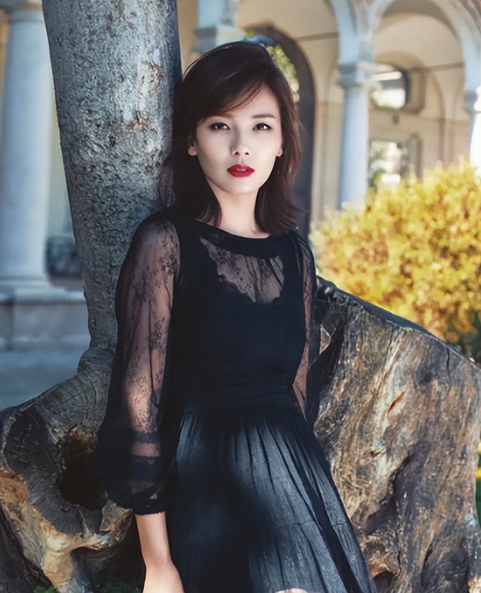 被“贤妻”*绑捆**的人生：刘涛曾经有多风光，现在就有多失意