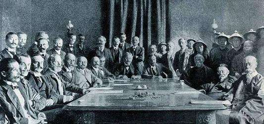 英军舰在长江被打到举白旗，丘吉尔扬言报复，毛主席：你报复什么