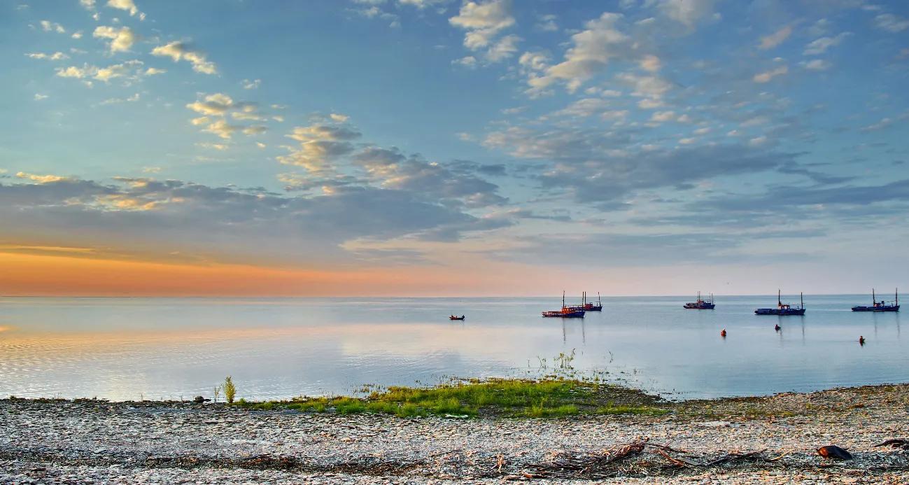成年人最大的清醒就是管好自己,成年人最大的清醒是接纳平凡