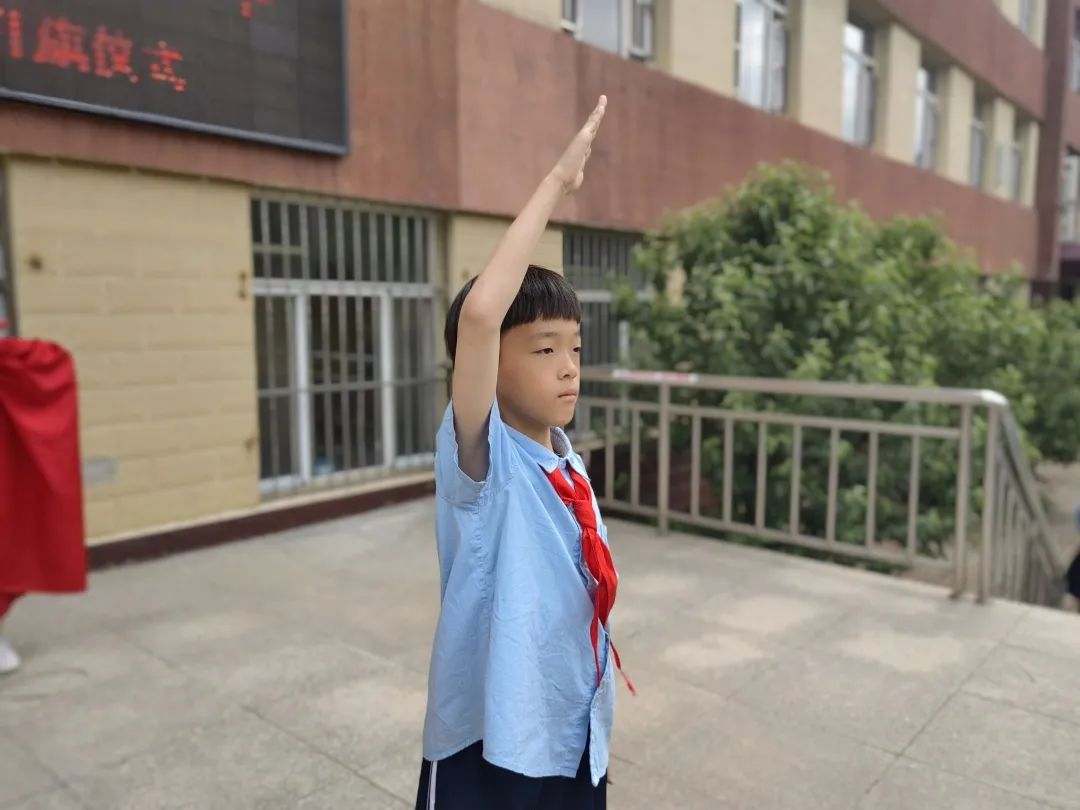 升旗仪式做文明有礼的儒雅少年,小学生文明有礼主题升旗仪式