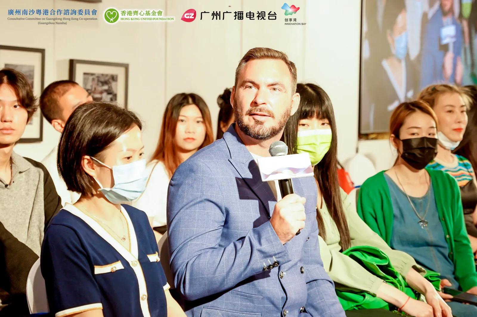 粤港青年办香云纱服饰展文化交流梁振英：为国风服饰创新添新动力