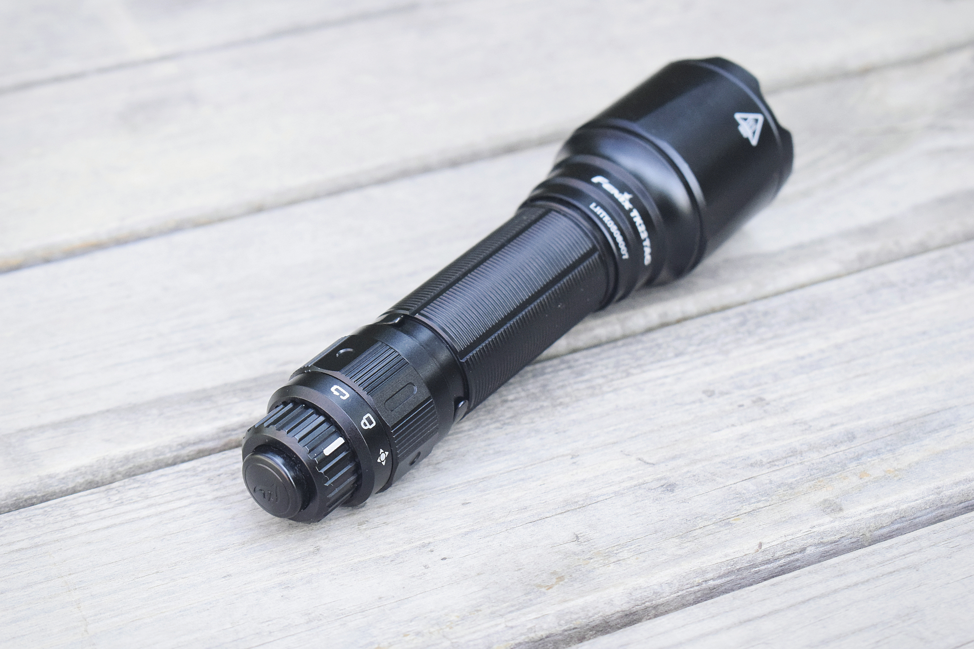 菲尼克斯tk75-2018手电评测,fenix菲尼克斯tk16v2.0战术手电筒