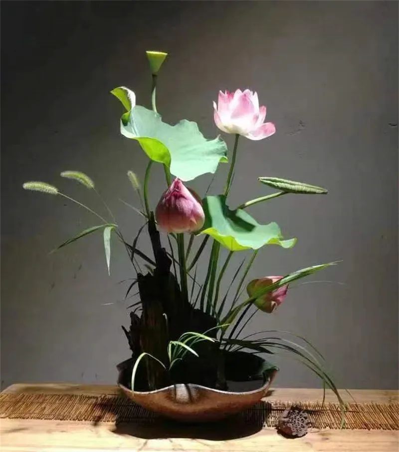 日本顶级禅意插花荷花,日式荷花插花