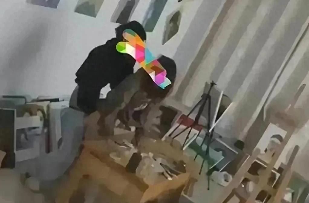 太劲爆!烟台科大画室1分52秒不雅视频流出,女主的颜值很高!