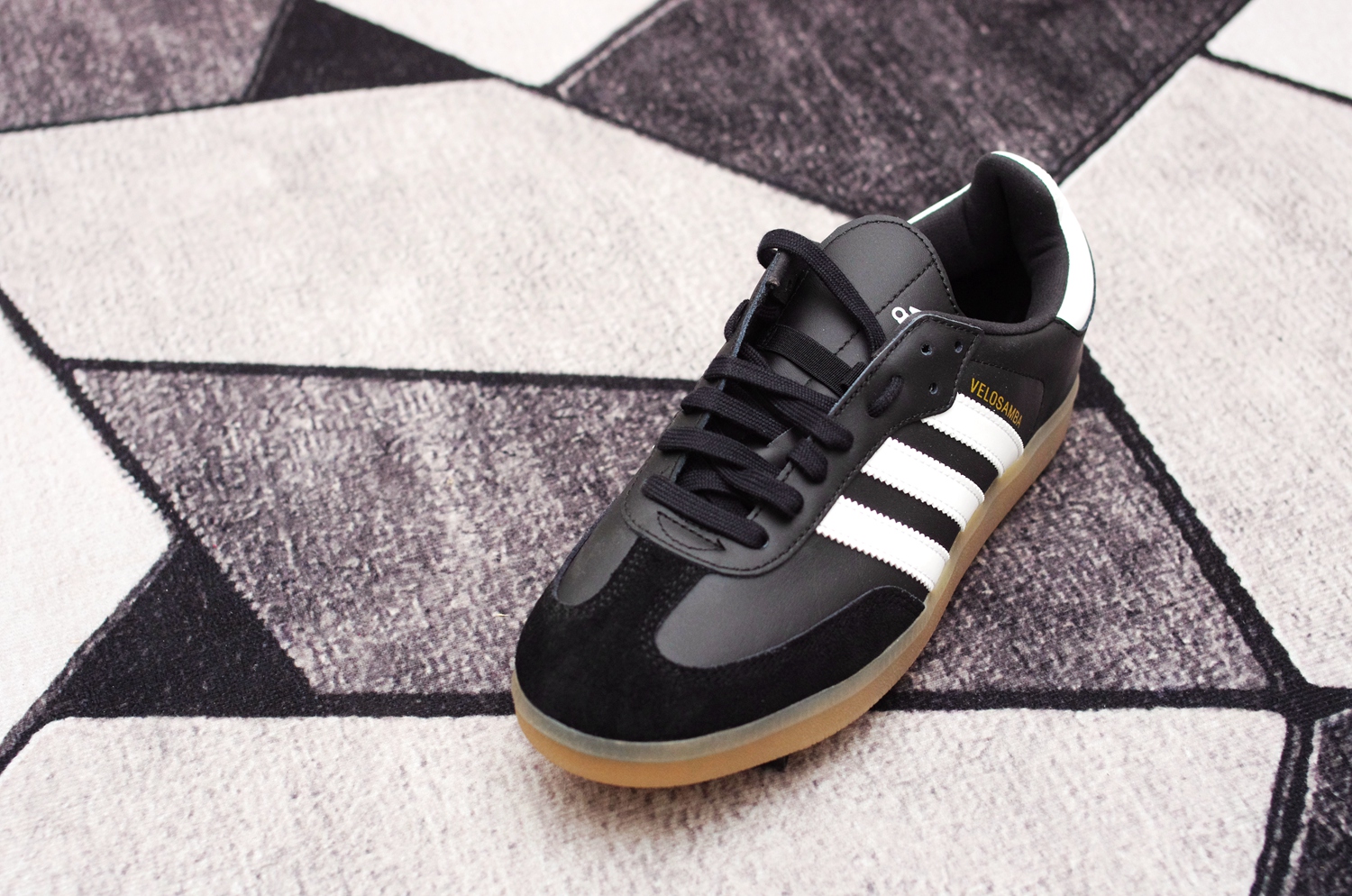 阿迪达斯擦鞋神器,阿迪单车鞋