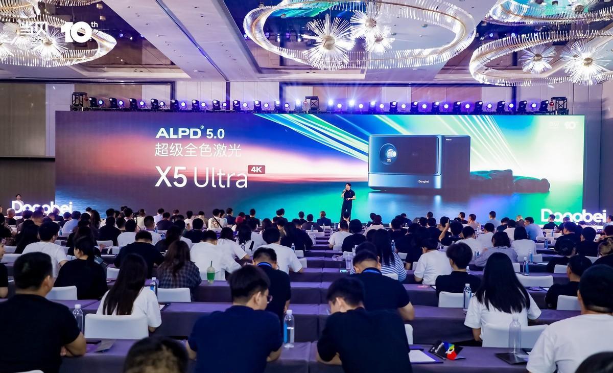 家用投影仪坚果与极米哪款更适合,投影仪极米坚果哪个质量好点