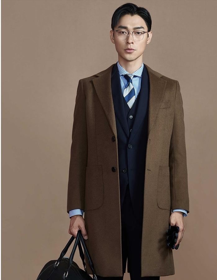 男士黑色羊绒中长大衣最佳搭配,男士第一件羊绒大衣选什么款式