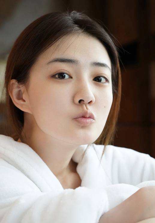 方脸怎么摆脱土气,方脸土气怎么化妆