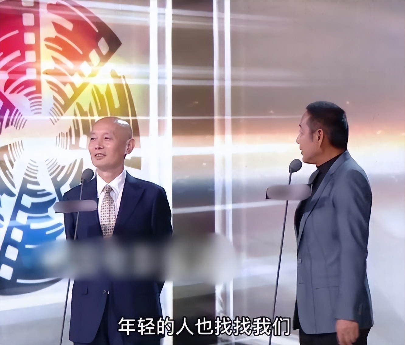 过气演员的窘况:县城忙走穴、直播用怪招,晚节不保,何必呢?