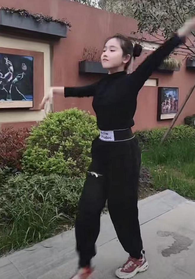 盘点10位童星今昔对比,10位长残的童星今昔对比合集