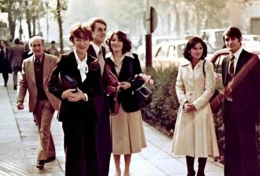 伊朗球员为什么要戴头巾,伊朗拒唱国歌世界杯事件