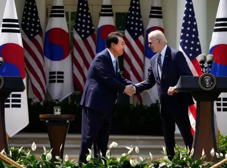 美国给日本赠送武器,美国给韩国送的大礼