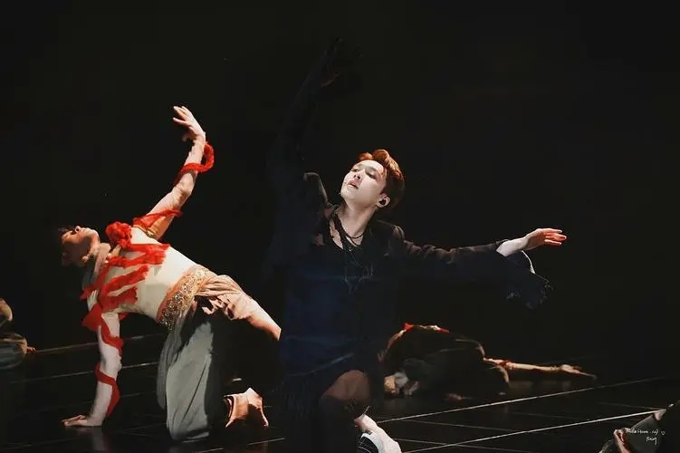 外人评价张艺兴的歌曲,专业人评价张艺兴的歌曲