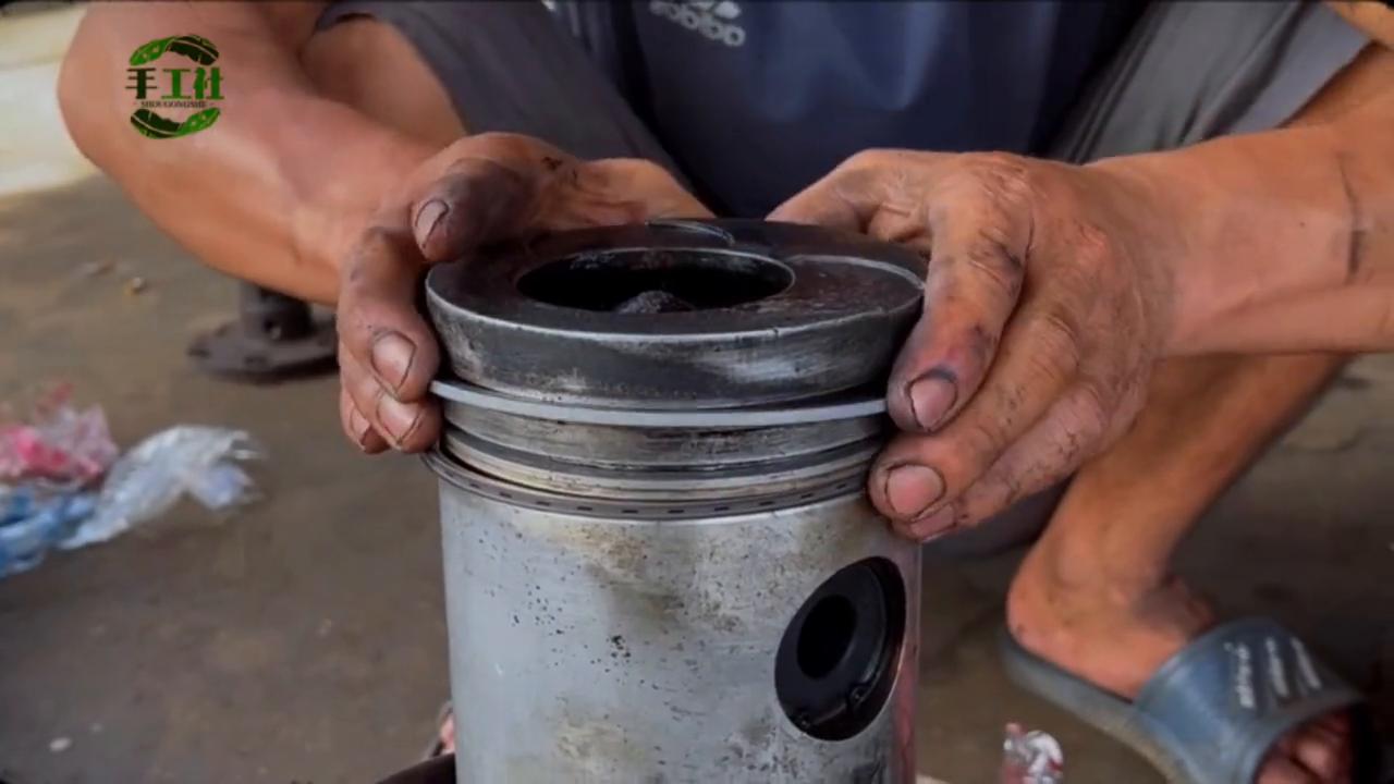 小伙子1000元买来报废车翻新,装载机大修发动机视频