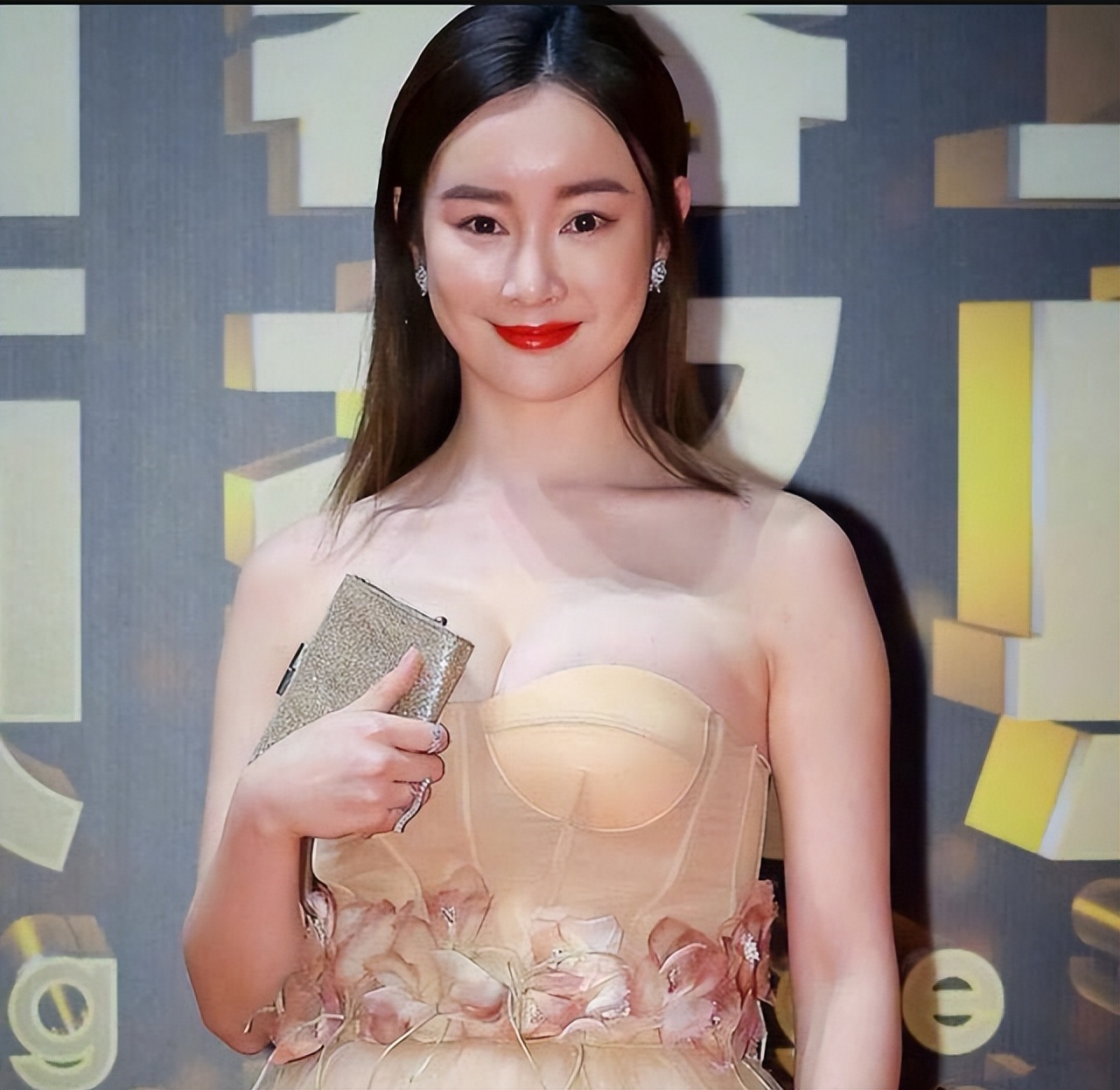 盘点女明星整容失败和成功的女星,整容断送前程的4个明星