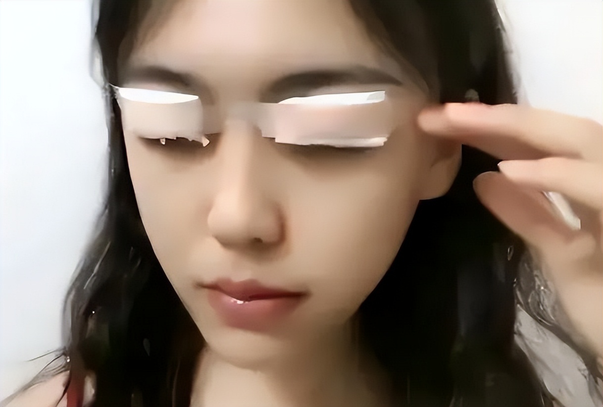 高考结束后出现“怪象”，民政局门口排起长队，女生扎堆往医院跑