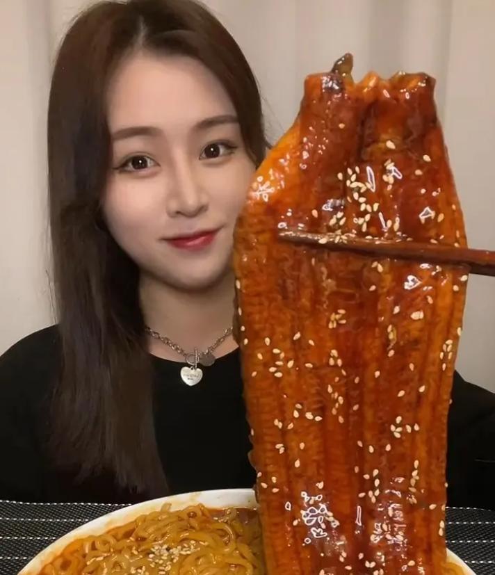 广东一富家女，接手父亲生意，养殖鳗鱼1年，靠4大招年入10亿