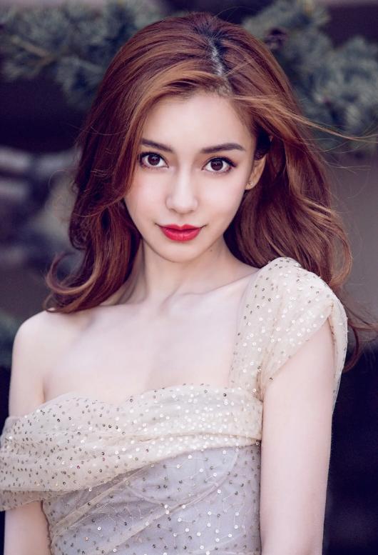 杨颖封面引热议,杨颖扔南瓜片段