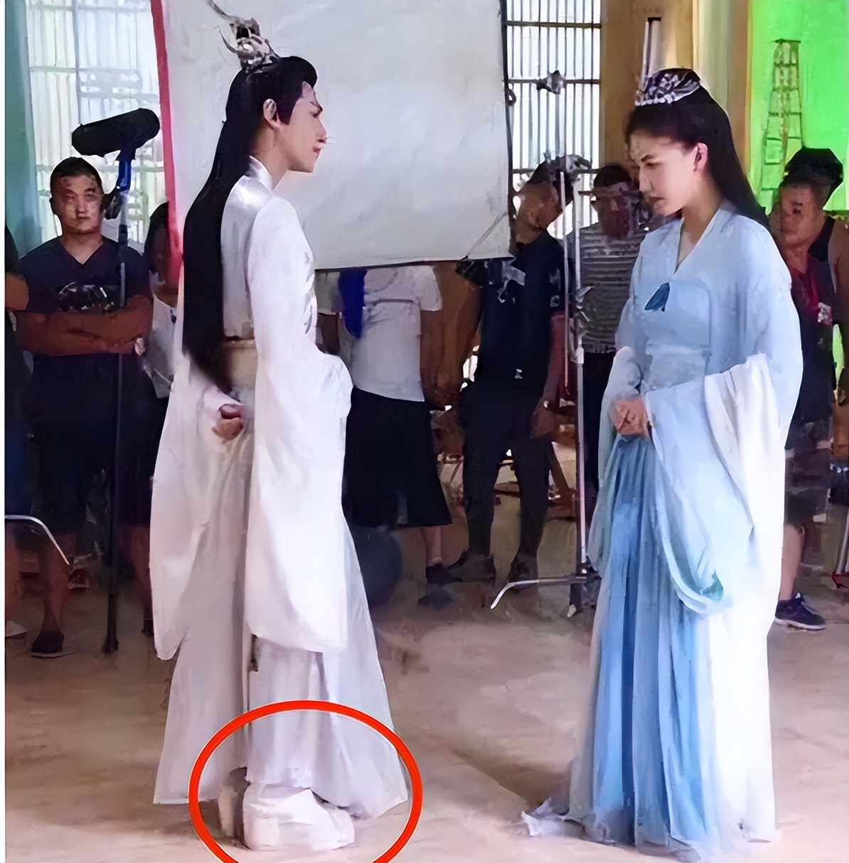 假发假臀假肌肉，半个娱乐圈“从头假到脚”，原来没什么是真的