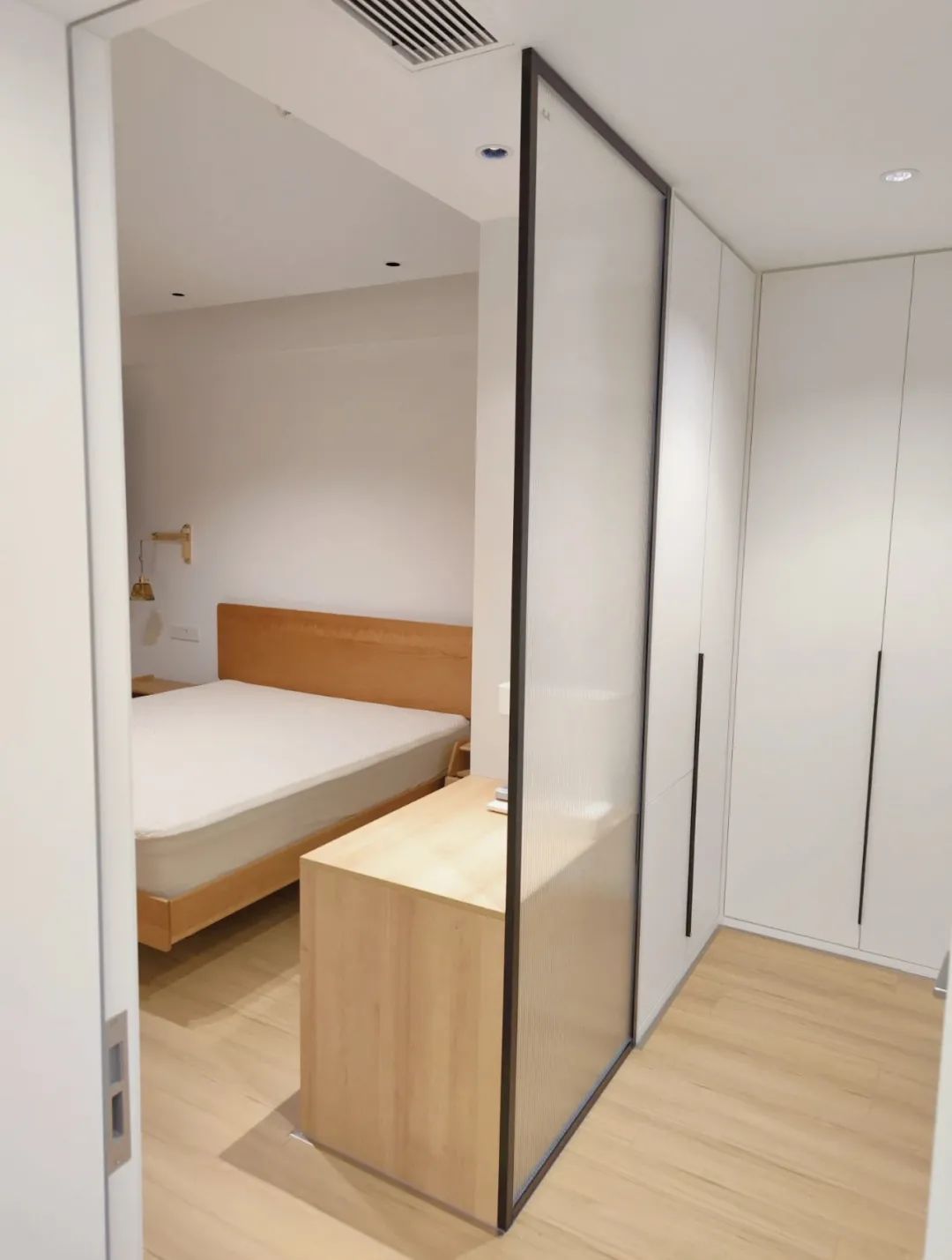 主卧室卫生间门正对床效果图,卫生间正对床衣帽间装修效果图