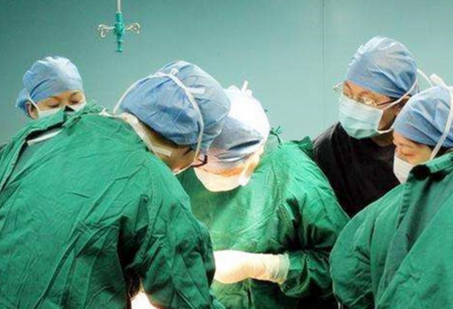 医生给女子做人流手术,女子做流产手术被医生吓到