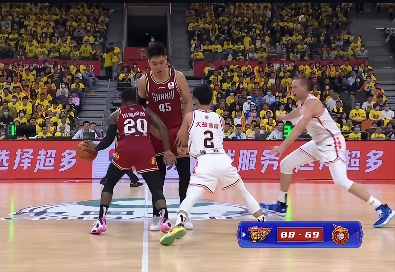 cba广东队胡明轩三分大赛视频,19-20赛季cba全明星赛胡明轩绝杀