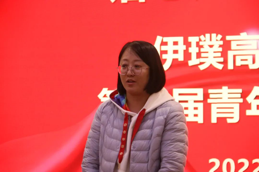 话心声共成长——记伊璞高中第一届青年教师沙龙会