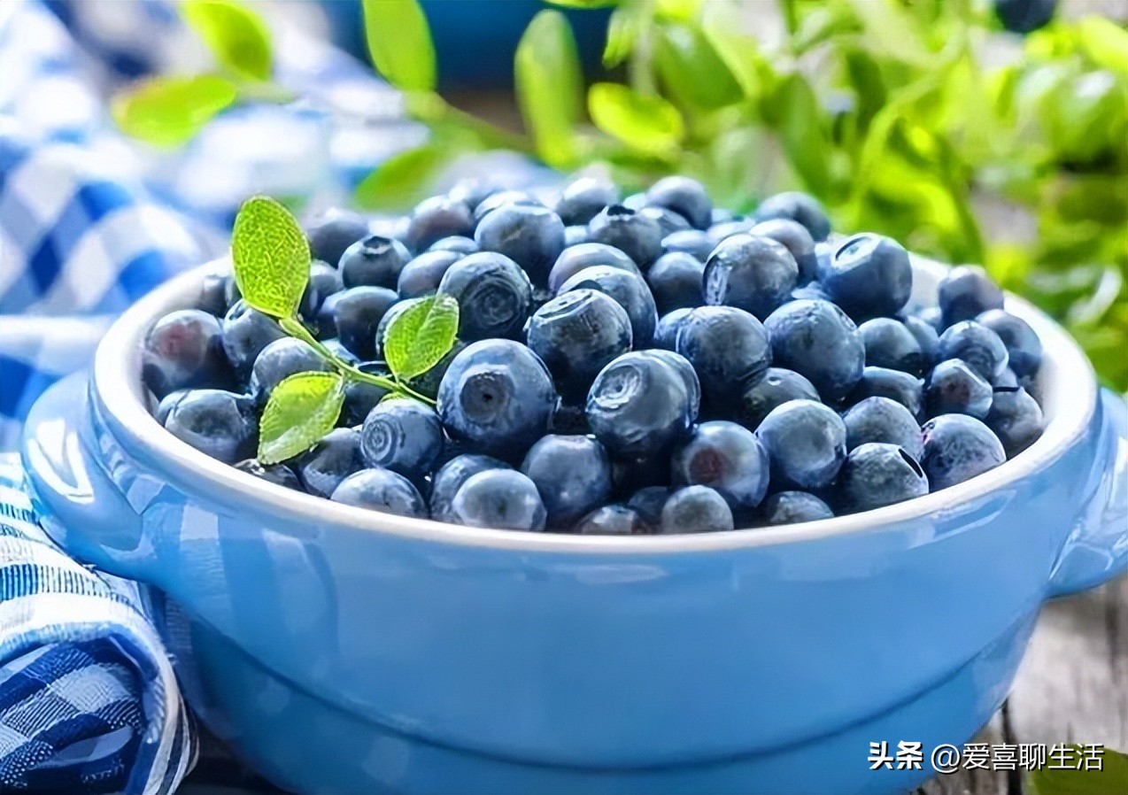 熬夜吃什么水果可以缓解眼睛干涩,专业保护眼睛干涩的神奇食物